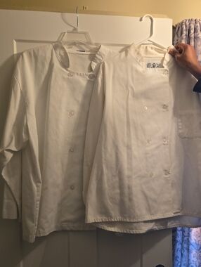 2 Professional Kitchen Jacket & Connoisseuirs Club Shirt, 4 Chefs Hats, Apron
